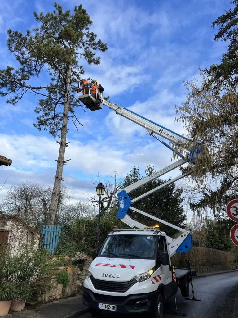 location-camion-nacelle-23-m-chalon-sur-saone